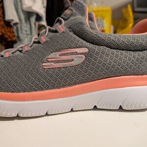 Sketchers Size 9 Slip-ons